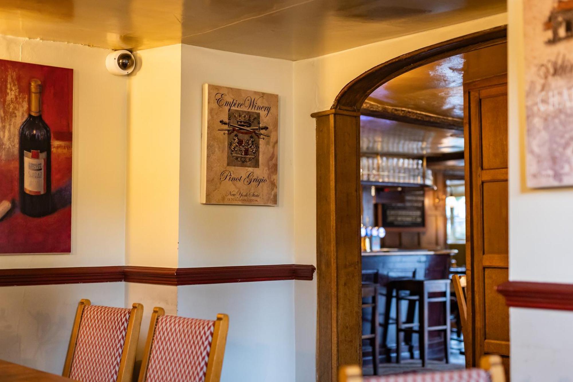 The Red Lion Hotel Хитроу Экстерьер фото