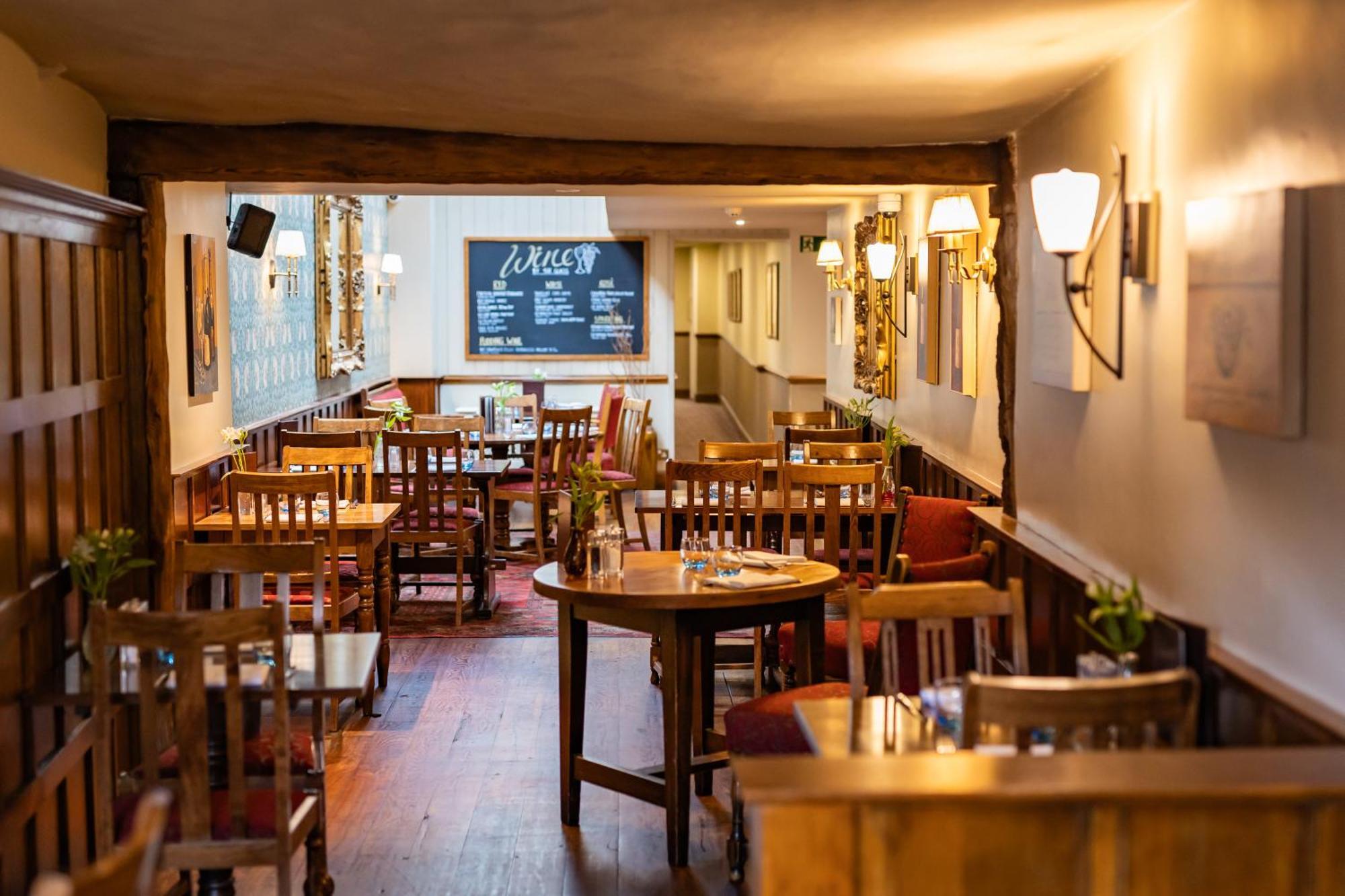 The Red Lion Hotel Хитроу Экстерьер фото