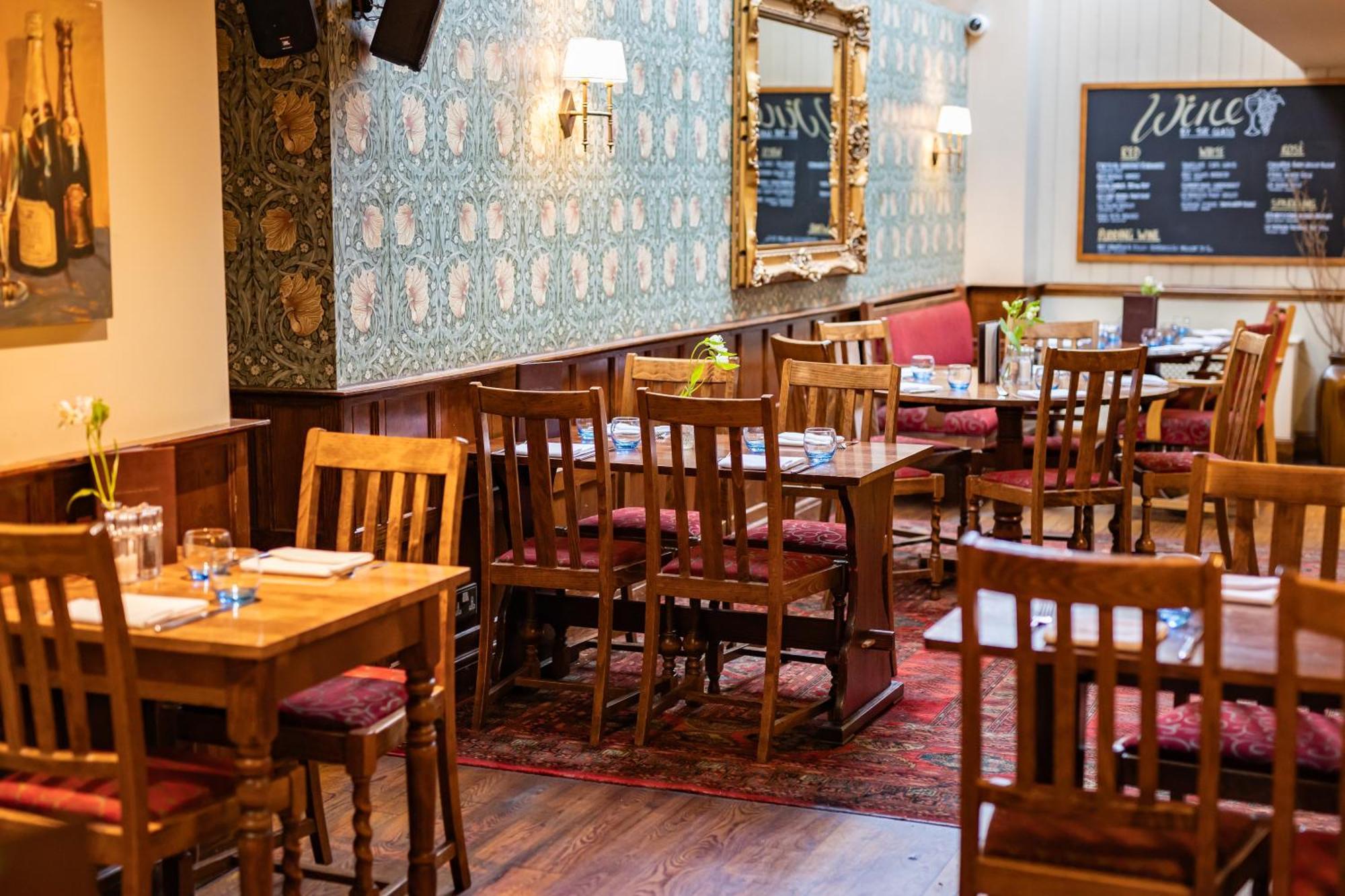 The Red Lion Hotel Хитроу Экстерьер фото